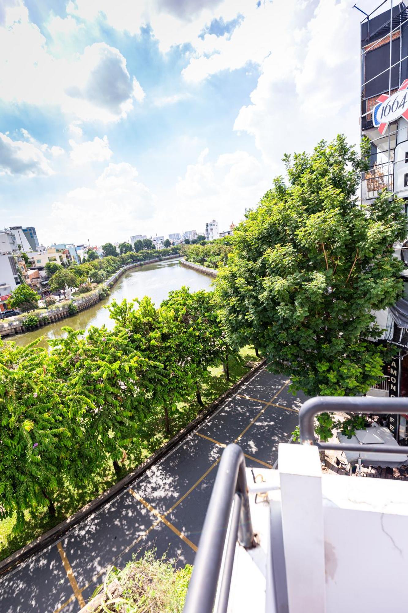 Cozy Riverview Of Livinginn Хошимін Екстер'єр фото
