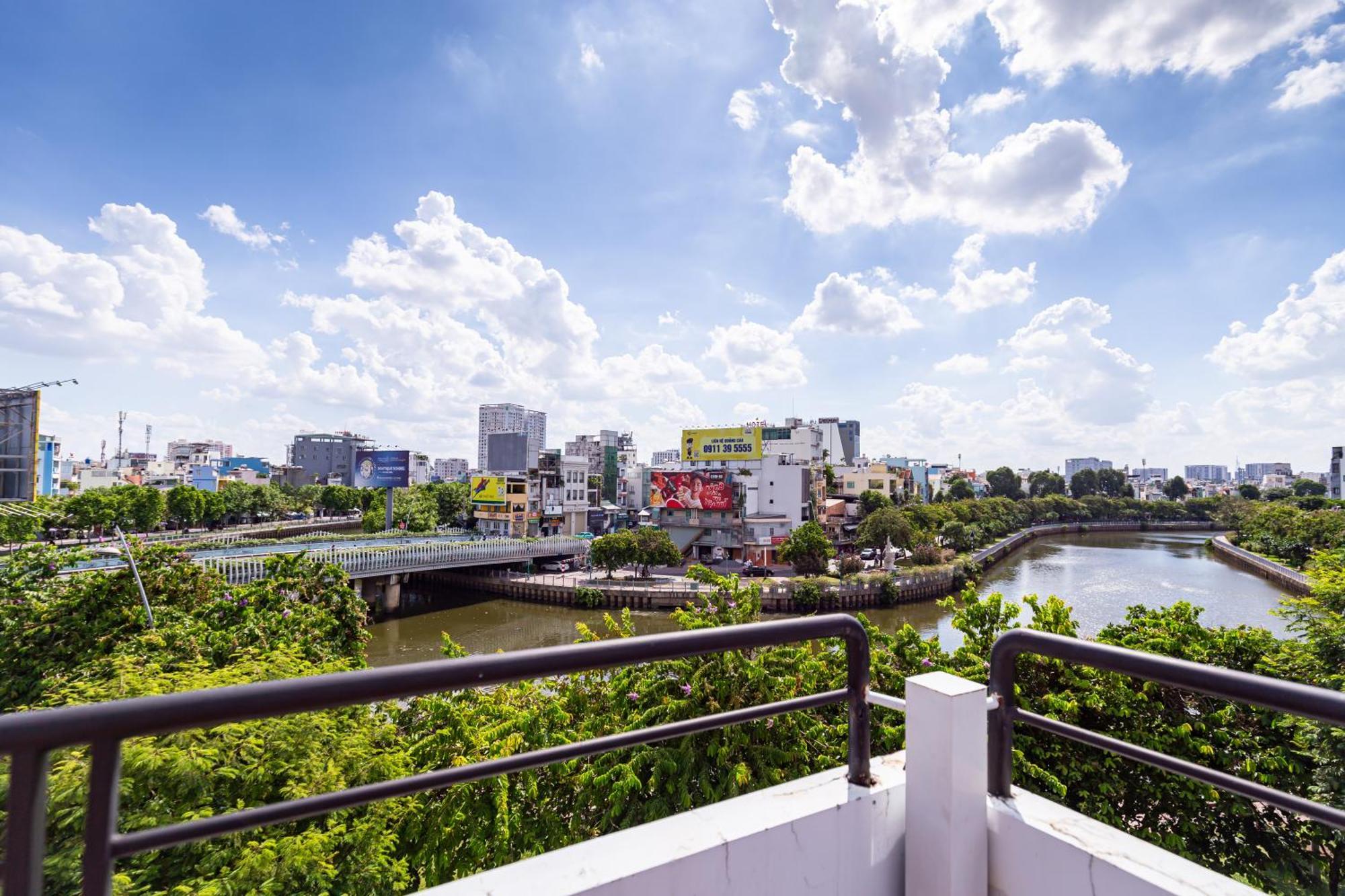 Cozy Riverview Of Livinginn Хошимін Екстер'єр фото