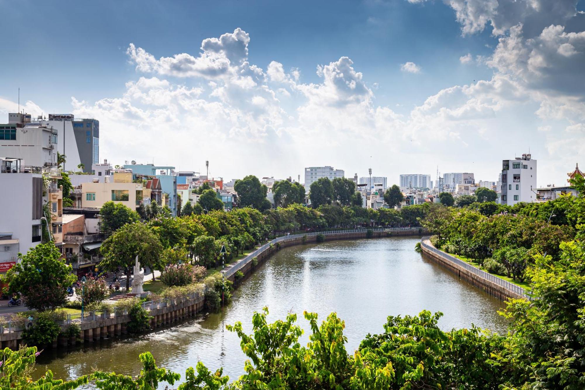 Cozy Riverview Of Livinginn Хошимін Екстер'єр фото