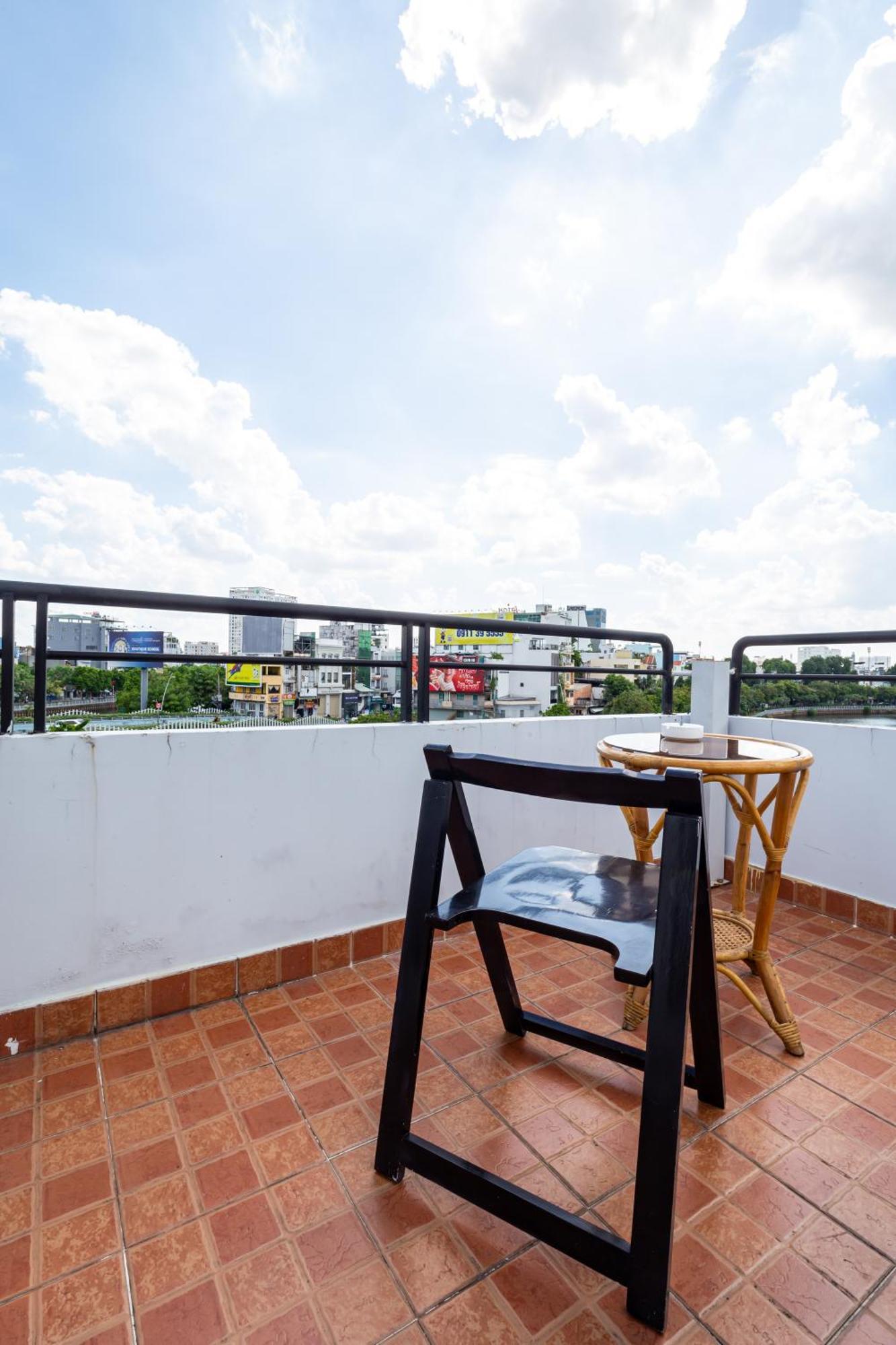 Cozy Riverview Of Livinginn Хошимін Екстер'єр фото